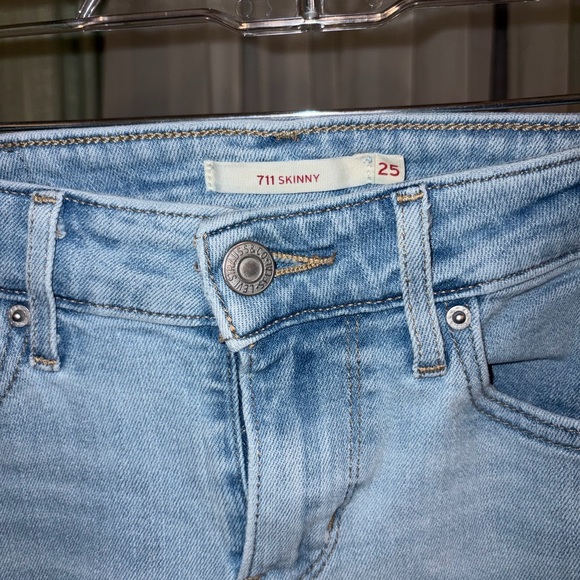 Levi's Women's 711 Light Blue Skinny Jeans - Picture 2 of 4